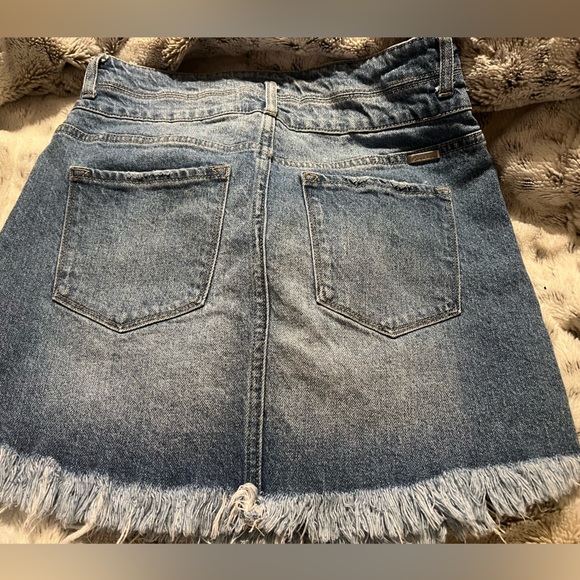 KanCan Distressed Denim Mini Skirt Size Large - Picture 5 of 9